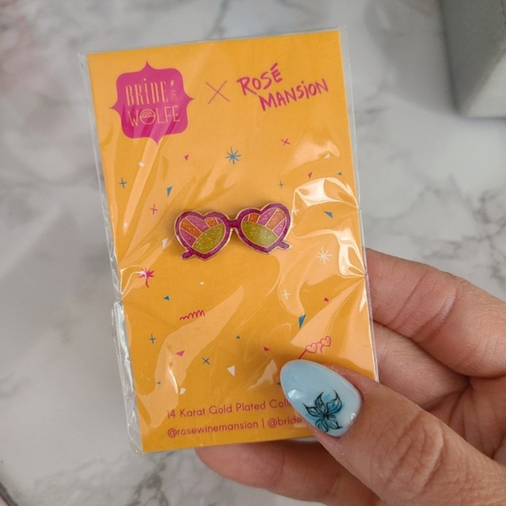 Rosé mansion sunset sunglasses unique pin